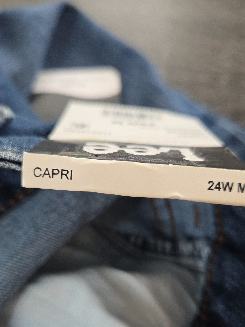 Lee Womans Midrise Regular Fit Capri STRETCH DENIM 24W NWT - Picture 10 of 16